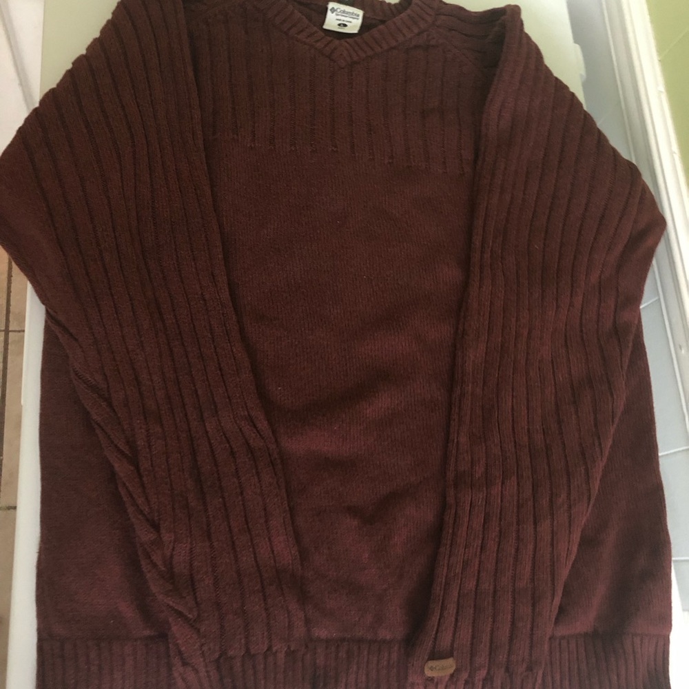 Columbia Men’s Burgundy Ribbed V-Neck Sweater Leather Logo Patch
